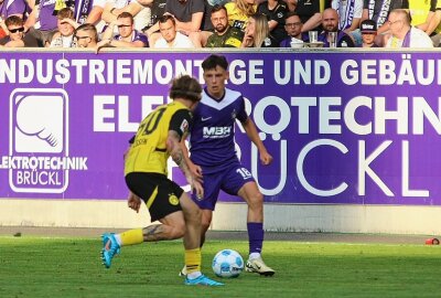 Nach BVB-Spiel: Einen Stimmungsboykott wird es auch zukünftig nicht geben - Aue trennt sich von Borussia Dortmund vor knapp 15.000 Zuschauern mit einem Unentschieden. Foto: Alexander Gerber