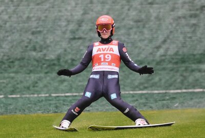 Nach der Qualifikation geht's heute beim Sommer Grand Prix weiter - Bei den Frauen hat aus dem deutschen Kader Katharina Schmid als Vierte am besten abgeschnitten bei der Qualifikation. Foto: Ralf Wendland