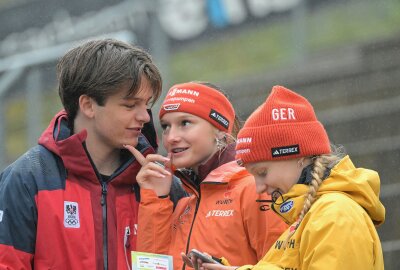 Nach der Qualifikation geht's heute beim Sommer Grand Prix weiter - Die Qualifikation haben die beiden Debütantinnen Kim Amy Duschek (Mitte) und Julina Kreibich (re.) leider verpasst. Foto: Ralf Wendland