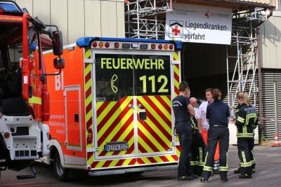 Nach Druckabfall versorgt Feuerwehr Klinikum mit Sauerstoff - Bei einem Großeinsatz hat die Feuerwehr Bielefeld das Klinikum Mitte mit Sauerstoff-Reserven versorgt.