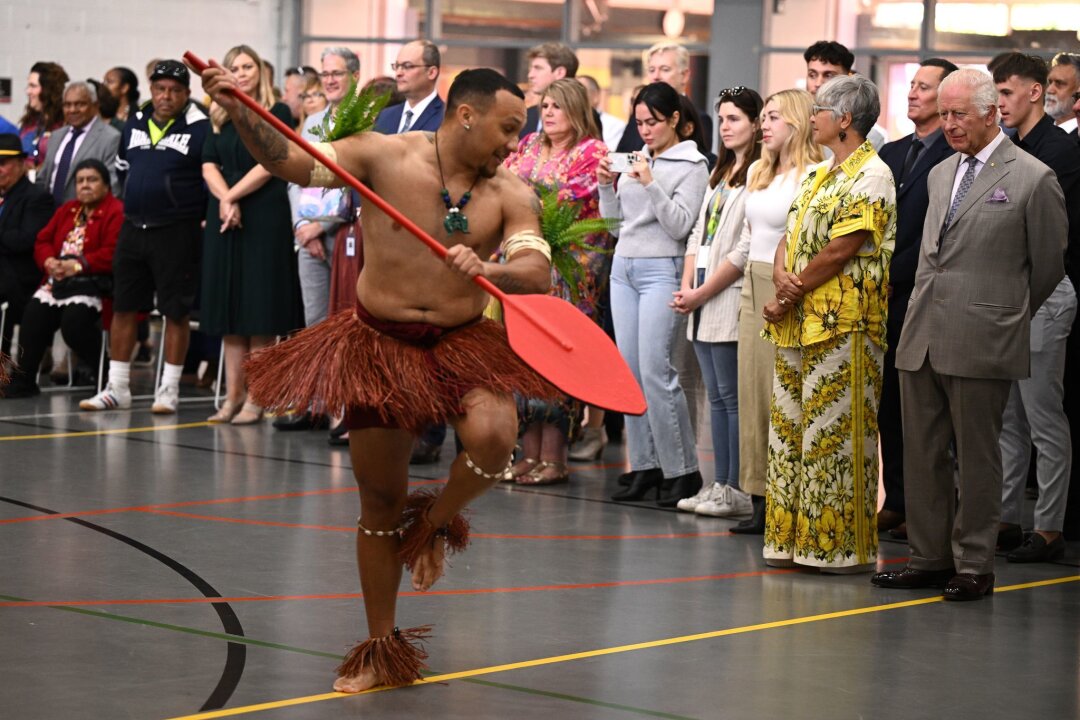 Nach Eklat: Charles trifft sich in Australien mit Indigenen - Die schwierige Beziehung zu den indigenen Australiern ist einer der zentralen Punkte der Reise.