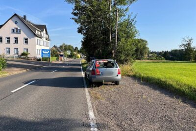 Fast ein Jahr stand ein von der Polizei stillgelegter PKW an der S200 in Schweikershain.