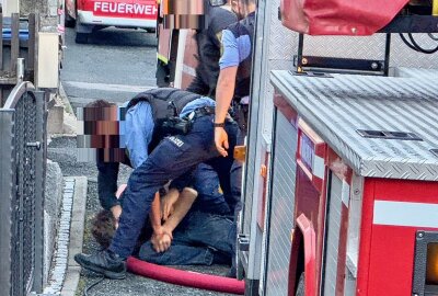 Nach Großalarm durch Brand in Schwarzenberg: Verdacht der Brandstiftung erhärtet sich - Ein  Mann wurde festgenommen. Foto: Daniel Unger