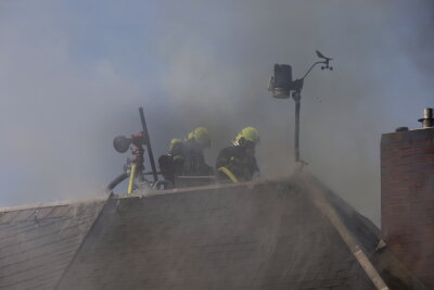 Nach Großbrand in Chemnitz: Ermittlungen zur Brandursache aufgenommen - Großbrand in Chemnitz-Glösa am Freitagmittag. Foto: Harry Härtel