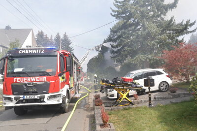 Nach Großbrand in Chemnitz: Ermittlungen zur Brandursache aufgenommen - Großbrand in Chemnitz-Glösa am Freitagmittag. Foto: Harry Härtel