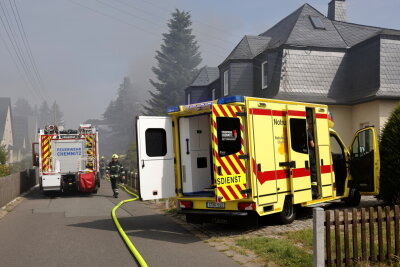 Nach Großbrand in Chemnitz: Ermittlungen zur Brandursache aufgenommen - Großbrand in Chemnitz-Glösa am Freitagmittag. Foto: Harry Härtel