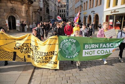 Nach Razzien: Menschen demonstrieren in Dresden für Solidarität mit der Letzten Generation - Menschen demonstrieren für Solidarität mit der letzten Generation. Foto: xcitepress/Finn Becker