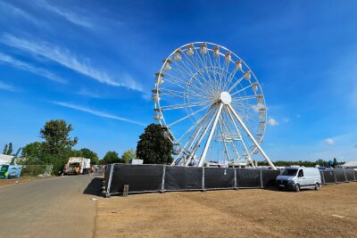 Nach Riesenradbrand auf dem Highfield: Polizei untersucht fahrlässiges Verhalten als Ursache - Ursachenforschung: Ermittler suchen weiter nach den Gründen des Brandes eines Riesenrads auf dem Highfield-Festival.