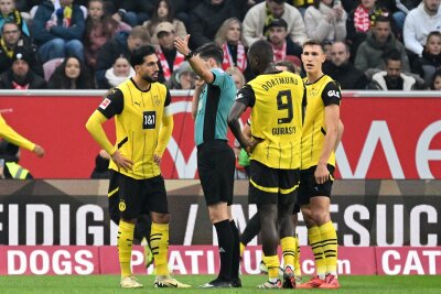 Nach Rot: Dortmunder Can für zwei Spiele gesperrt -  Emre Can (l) fehlt nach seiner Roten Karte gegen Mainz die nächsten beiden Spiele gesperrt.