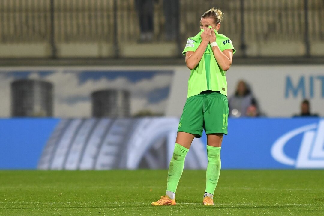 Nach Schock bei Popp im Jubiläumsspiel: "Ich laufe wieder" - Alexandra Popp gibt nach einer Knöchelblessur Entwarnung.