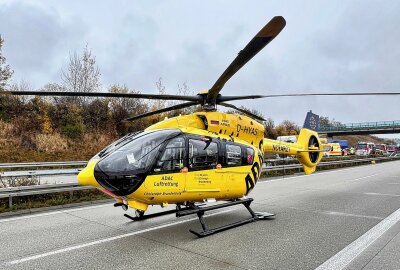 Nach schwerem Verkehrsunfall auf A17: LKW-Fahrer erliegt seinen Verletzungen - Der Rettungshubschrauber aus Senftenberg hat den Verletzten in ein Krankenhaus geflogen. Foto: Marko Förster