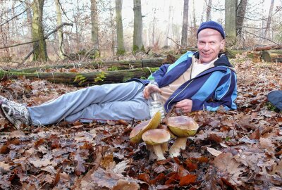 Nach spektakulärem Fund in Mittelsachsen: Meldung aus der Pfalz über Riesen-Steinpilz - Bei der Pilzsuche. Foto: Privat