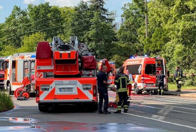 Nach tödlichem Hochhaus-Brand in Leipzig: Polizei ermittelt wegen Brandstiftung -  Das Feuer sei gegen 15 Uhr gemeldet worden, Foto: xcitepress/Jonas Georgi