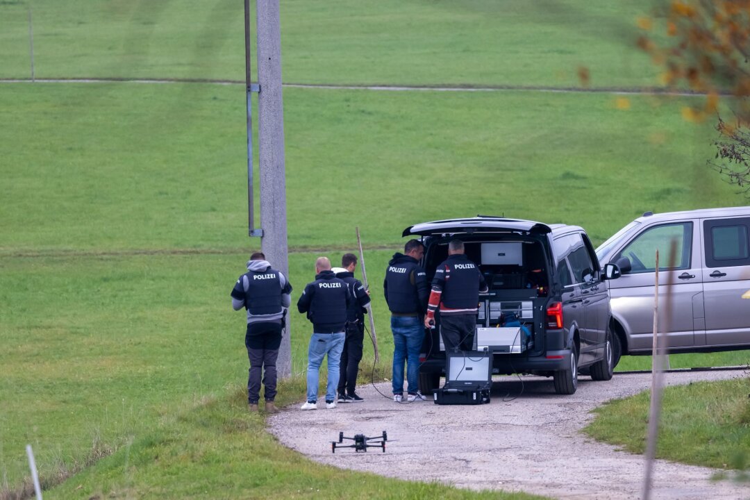 Nach tödlichen Schüssen in Österreich: Fluchtauto gefunden - Die Polizei warnt, dass der flüchtige Täter gefährlich ist.