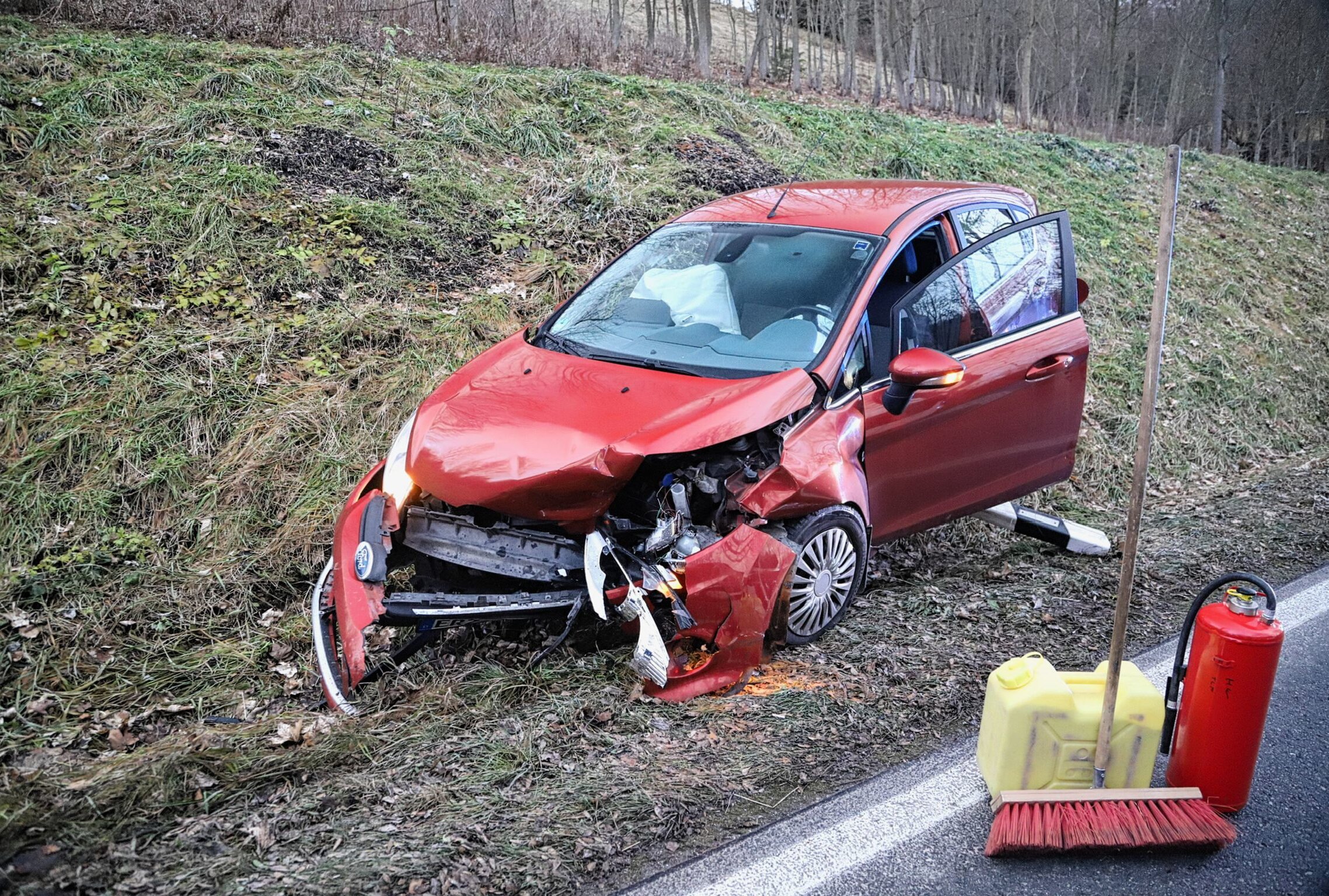 Nach Unfall Auf B101 In Schwarzenberg: Drei Schwerverletzte