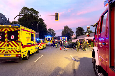 Nach Verkehrsunfall in Raschau: Vier Menschen schwer verletzt - darunter zwei Kinder - 