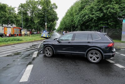 Nach wilder Verfolgungsjagd: Unfall mit mehreren Autos - Das Polizeiauto soll mit Sondersignal auf Einsatzfahrt unterwegs gewesen sein. Foto: Roland Halkasch