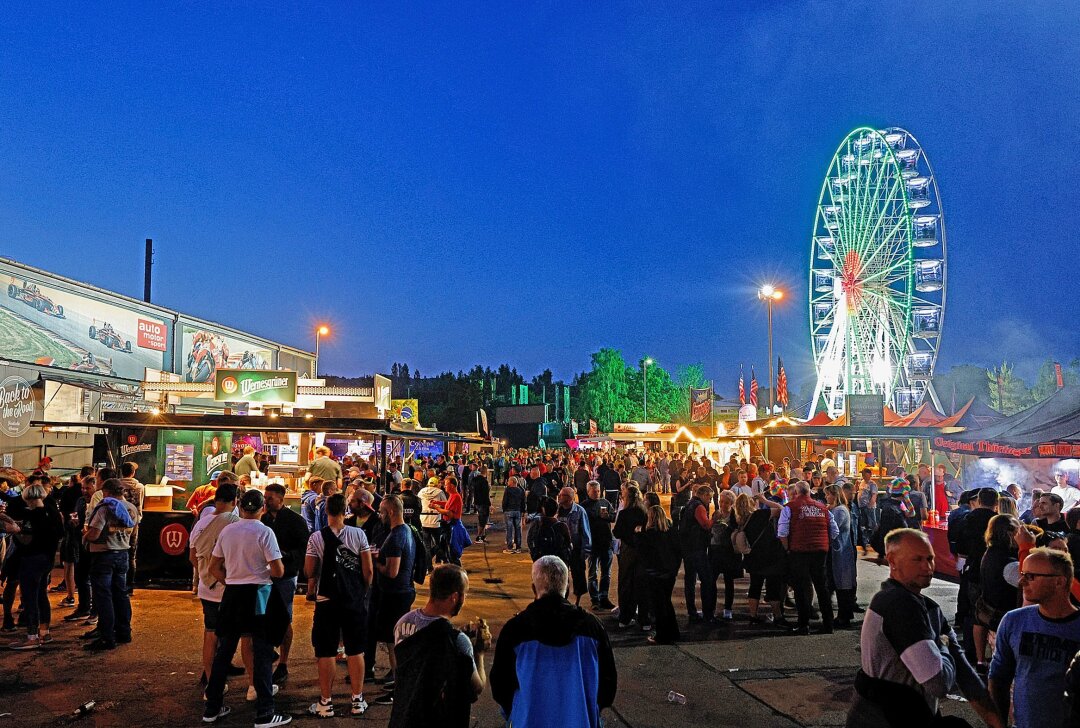 Nachtleben am Sachsenring: Party von der Karthalle bis zum Ankerberg - An der Karthalle gibt es wieder Volksfeststimmung. Foto: Markus Pfeifer