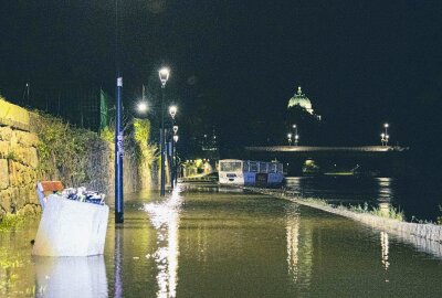 Nächtlicher Einsatz in Görlitz: Hochwasser erreicht die Altstadt - Der aktuelle Pegel der Neiße liegt bei 4,63 Metern. Foto: xcitepress