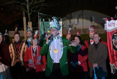 Narren im Erzgebirge haben 5. Jahreszeit eingeläutet - Auch in Oelsnitz ist mit einem bunten Treiben die Faschingszeit gestartet. Foto: Ralf Wendland