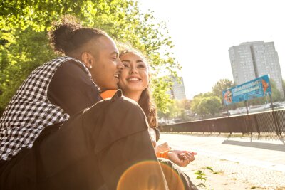 Natürliche Familienplanung: Wie kann ich damit verhüten? - Bei Kinderwunsch – oder eben nicht: Natürliche Familienplanung kann dabei helfen, fruchtbare Tage zu erkennen.