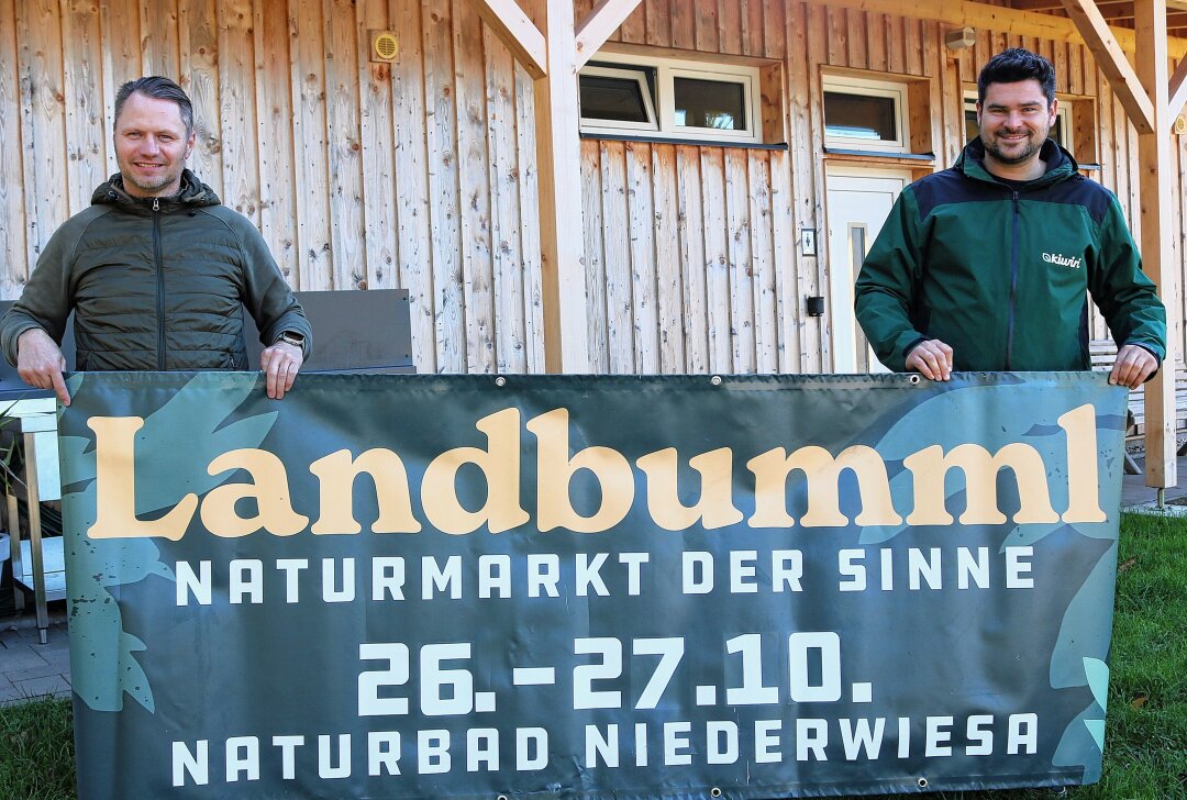 Naturbad-Areal in Niederwiesa verwandelt sich am Wochenende in großen Marktplatz - Richard Hamann (r.) und Frank Buschbeck sind bei der Organisation des Landbummls in Niederwiesa federführend. Foto: Knut Berger