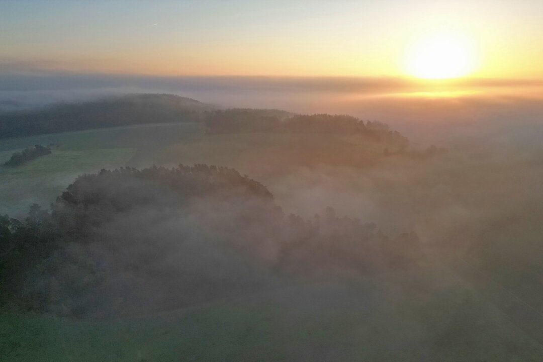 Neblige Aussichten in Sachsen - Das Wetter im Freistaat wird an diesem Wochenende von Nebelfeldern dominiert. (Archivbild)