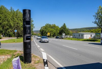 Neu installiert: "Super-Blitzer" auf B101 in Aue ist wieder aktiv - Der Blitzer in Aue steht wieder, nach dem er letzten Monat beschädigt wurde. Foto: Niko Mutschmann