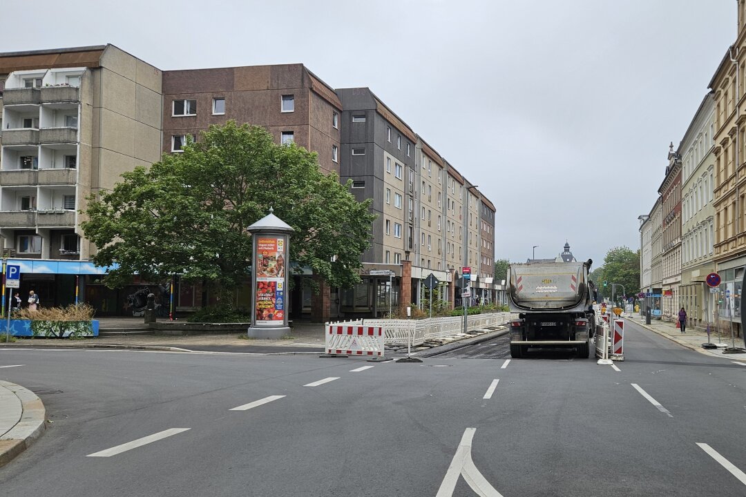 Neue Baustelle mit Sperrung im Chemnitzer Zentrum sorgt für Behinderung - Im Chemnitzer Zentrum nahe des Busbahnhofes kommt es zu Verkehrseinschränkungen und Umleitungen.