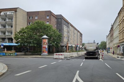 Neue Baustelle mit Sperrung im Chemnitzer Zentrum sorgt für Behinderung - Im Chemnitzer Zentrum nahe des Busbahnhofes kommt es zu Verkehrseinschränkungen und Umleitungen.