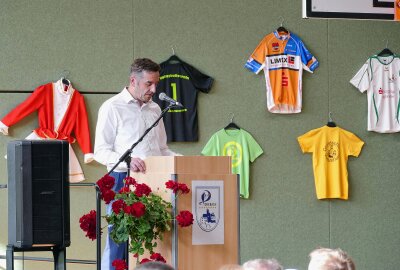 Neue Drebacher Turnhalle feierlich eingeweiht - Drebachs Bürgermeister Swen Drechsler führte durch den Abend. Foto: Andreas Bauer