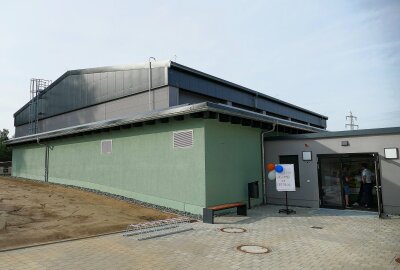 Neue Drebacher Turnhalle feierlich eingeweiht - So sieht die neue Halle von Außen aus. Foto: Andreas Bauer