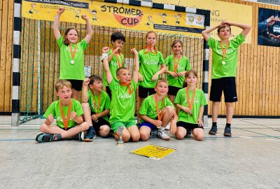 Neue Handballliga: Grundschule Oberlosa gewinnt! - Im Bild die Teilnehmer der Finalrunde. Foto: Stadtwerke Strom Plauen