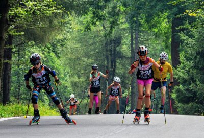 Neue Rollski-Strecke im Erzgebirge begeistert viele Sportler - Die Skating-Spezialisten durften am zweiten Tag auf die wunderschöne Strecke. Foto: Robert Becker