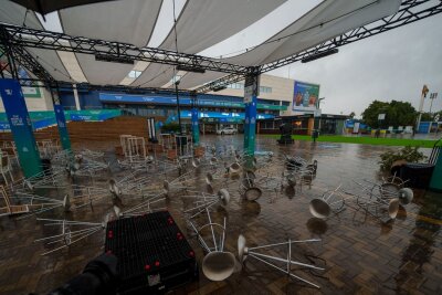 Neue Unwetter in Spanien: Málaga teils unter Wasser - Auch einige der besten Tennisspielerinnen der Welt bekamen die Folgen des Unwetters zu spüren.