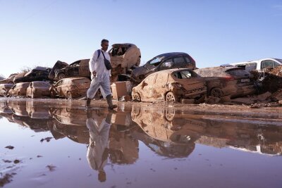 Neue Unwetter in Spanien: Málaga teils unter Wasser - Auch zwei Wochen nach dem Jahrhundert-Unwetter ist kein Ende der Aufräumarbeiten in Sicht.