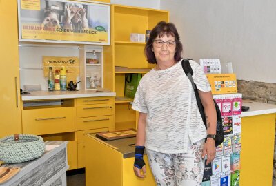 Neuer Laden im Erzgebirge zur Eröffnung überrannt: Hier bieten 23 Händler bieten aktuell ihre Waren an - Heike Werk aus Lößnitz ist begeistert vom Muhme-Lädchen, wo jetzt auch eine Post-Stelle einzieht. Foto: Ralf Wendland