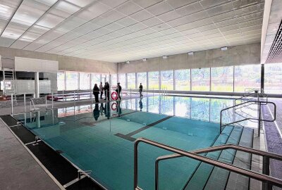 Neuer Schwimmsportkomplex geht nach den Ferien in Betrieb - Einblicke in das neue Lehrschwimmbecken. Foto: Rico Hinkel