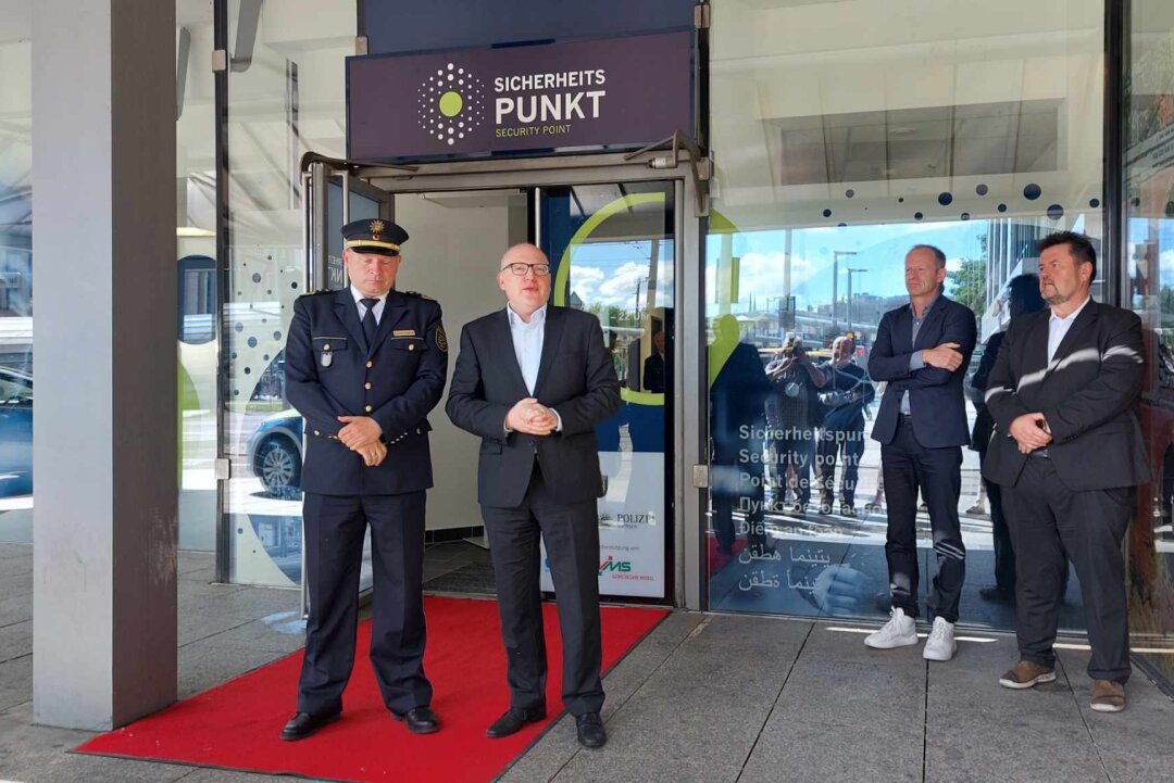Neuer Sicherheitspunkt an der Zenti offiziell eröffnet - Den neue Sicherheitspunkt an der Chemnitzer Zentralhaltestelle wurde am Dienstag eröffnet.