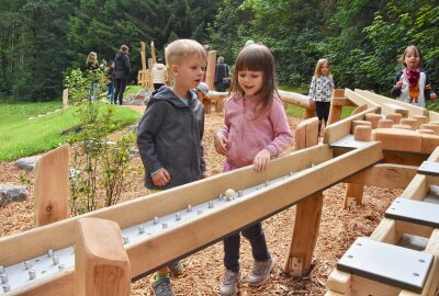 Neuer Spielpunkt auf ehemaliger Freibad-Liegewiese in Erfenschlag - In Erfenschlag ist ein neuer Spielpunkt entstanden. Foto: Steffi Hofmann