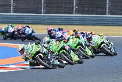 Neuer Zuschauerrekord bei der Superbike-WM in Most - Inigo Iglesias Bravo (# 58) fuhr zwar als Erster über den Zielstrich. Foto: Ralf Reinhardt