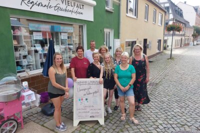 Neueröffnung im Erzgebirge: Regional einkaufen in Stollberg - Neuer Fachmietladen am Markt - Der Laden auf dem Stollberger Markt trägt den Namen "vielFach VIELFALT" - Regionale Geschenkideen.