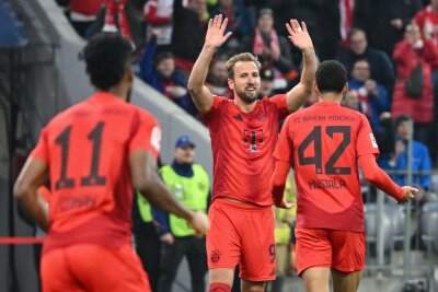 Neuers Psycho-Trick für Bayerns Druckspiel gegen Benfica - Die Bayern-Offensive um Harry Kane (M), Kingsley Coman (l) und Jamal Musiala (r) ist aktuell sehr torhungrig.