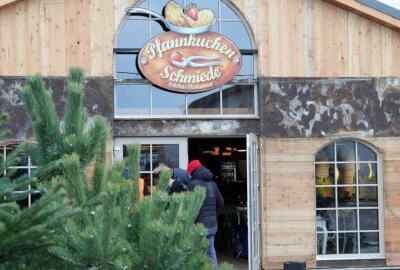 Neues aus dem Karls Erlebnisdorf: Eisbahn, Angsthasenscheune und Lichtshow locken Besucher - Die Pfannkuchenschmiede von Außen.