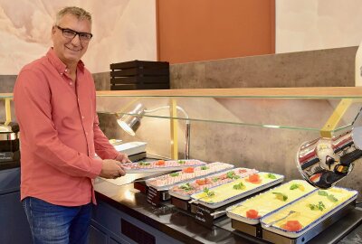 Neues Eiscafé im Kaufhof hat geöffnet - Das neue Eiscafé "Ferioli-Gelato" im Kaufhof bietet nicht nur eine große Auswahl an hausgemachtem Eis, sondern auch ein Frühstücks- und Abendbuffett für die ganze Familie. Foto: Steffi Hofmann