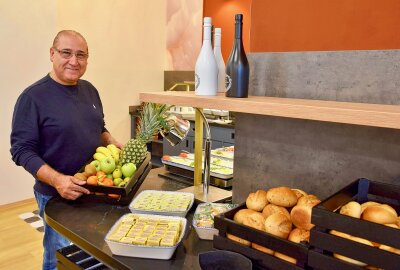 Neues Eiscafé im Kaufhof hat geöffnet - Das neue Eiscafé "Ferioli-Gelato" im Kaufhof bietet nicht nur eine große Auswahl an hausgemachtem Eis, sondern auch ein Frühstücks- und Abendbuffett für die ganze Familie. Foto: Steffi Hofmann