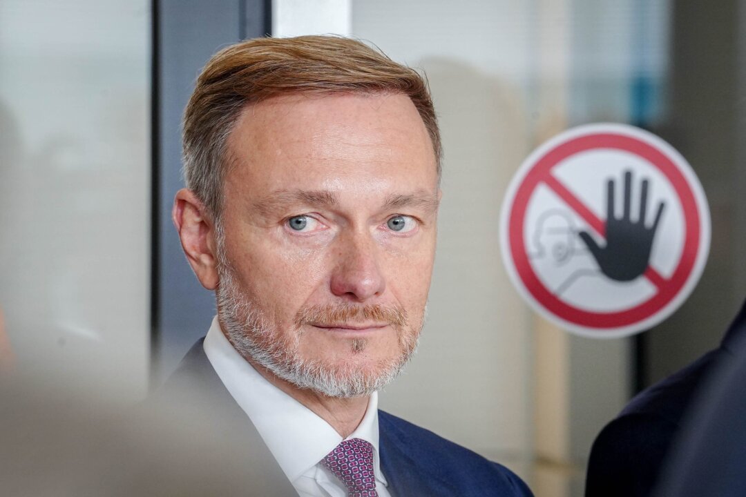 Neues Lindner-Papier könnte Ampel-Streit anheizen - Finanzminister und FDP-Chef Lindner legt ein neues Grundsatzpapier zur Wirtschaftspolitik vor und heizt die Koalitionsdiskussion weiter an. (Archivfoto)