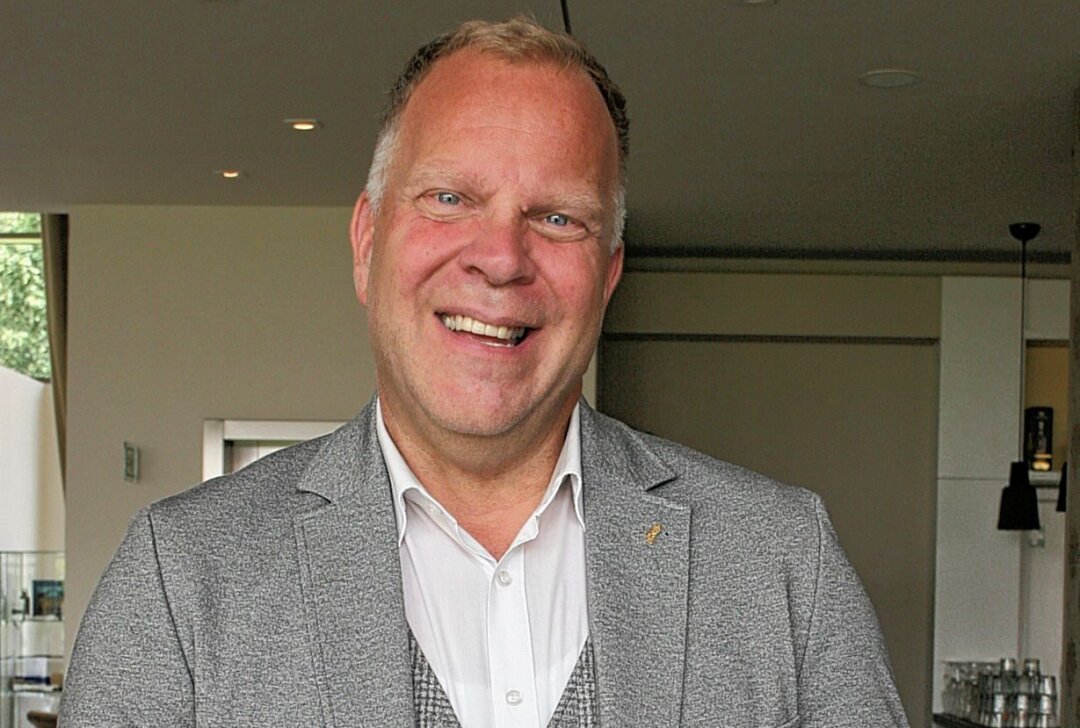 Neues Vier-Sterne-Hotel für Bad Elster - Hotelmanager Marc Cantauw hat gut lachen - er wird auch das neue Hotel leiten. Foto: Matthias Baumgartl