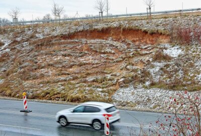 Neukirchen: Böschung rutscht zum zweiten Mal - An der Westtrasse ist ein Teil der Böschung abgerutscht. Foto: Michel