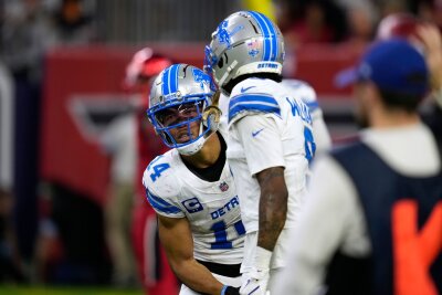 NFL: Siebter Touchdown für St. Brown bei Lions-Sieg - Amon-Ra St. Brown (l.) erzielte seinen siebten Touchdown der Saison.